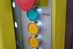 dźwig-towarowy-panel-sterowniczy-4