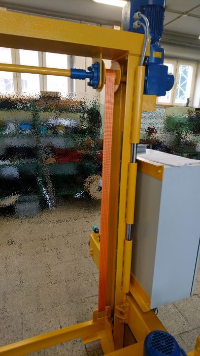 Układ podnoszenia suwnicy z motoreduktorem i szafą sterowniczą