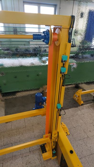 Mechanizm podnoszenia suwnicy do galwanizerni z systemem czujników położenia