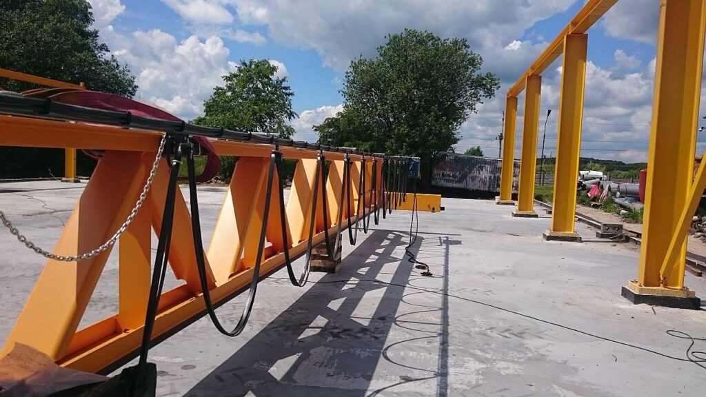 Most suwnicy przygotowany do montażu wzdłuż estakady