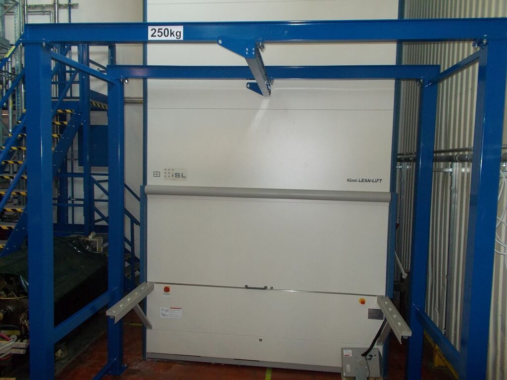 konstrukcja-z-wciągnikiem-250kg-2