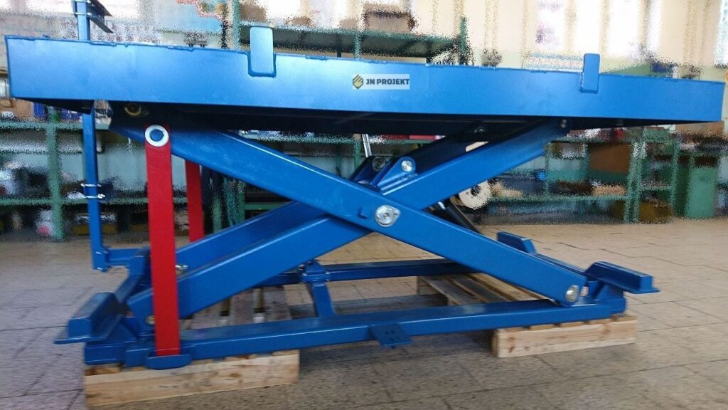 Podest podnoszący jednonożycowy sterowany z systemu linii produkcyjnej z agregatem hydraulicznym poza stanowiskiem