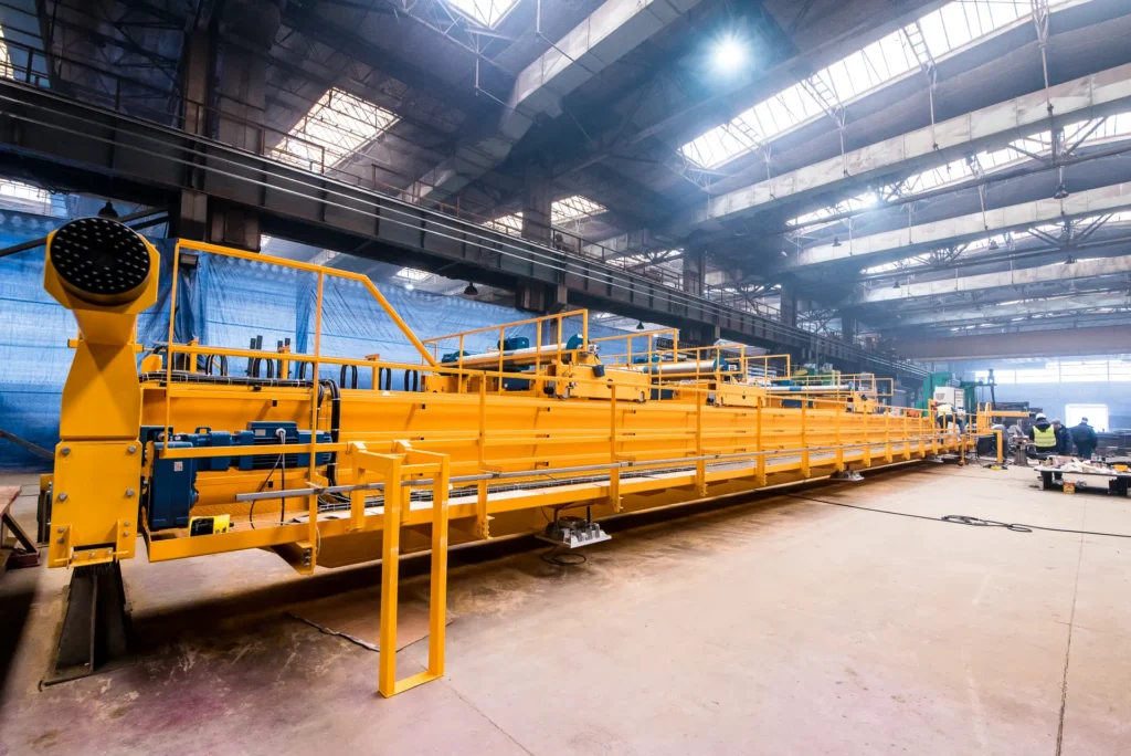 produkcja-suwnicy-natorowej-dwudźwigarowej-z-wciągarkami-linowymi-z-pomostem-technicznym-wzdłuż-dźwigara.