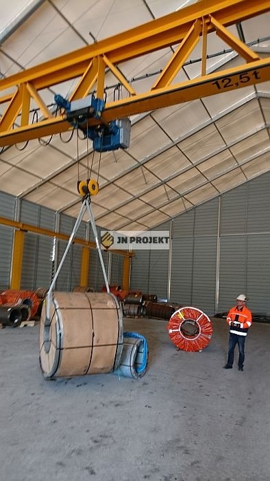 Suwnica natorowa podczas próby dynamicznej UDT z obciążeniem