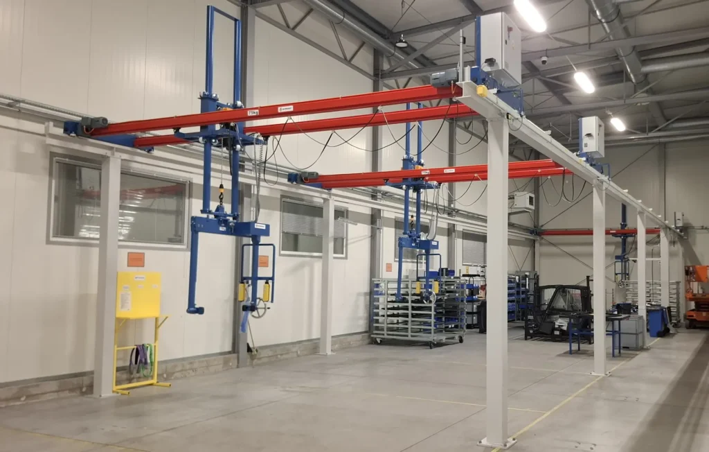 suwnice-natorowe-specjalne-na-estakadzie-ze-sztywnym-prowadzeniem-ładunku-z-napędami-sterowanymi-falownikami-z-manipulatorem.