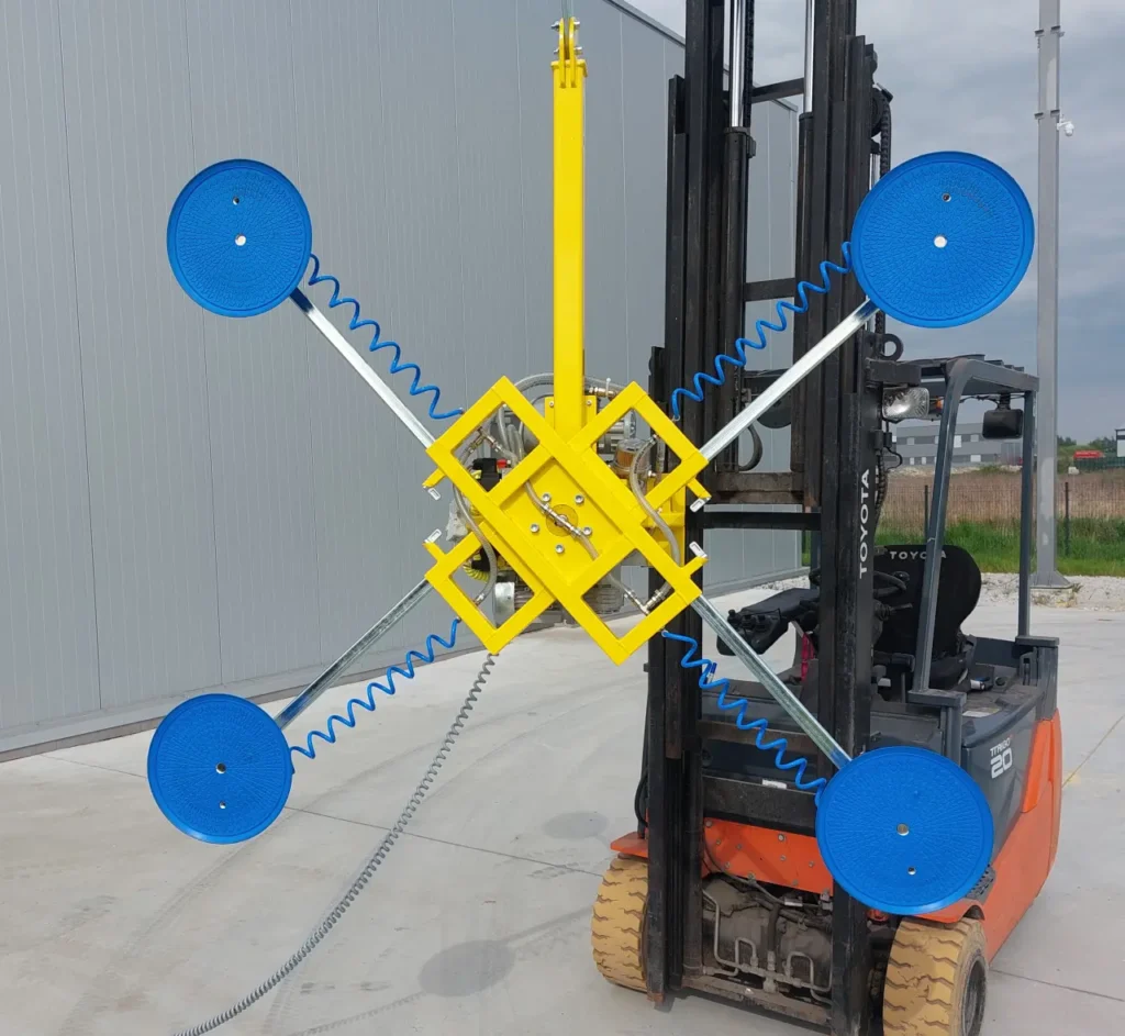 Chwytak podciśnieniowy do szyb z maksymalnie rozsuniętymi ssawkami podczas testów