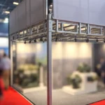 Antresola targowa 4x8 m JN Projekt na MSPO 2026 – dwa poziomy