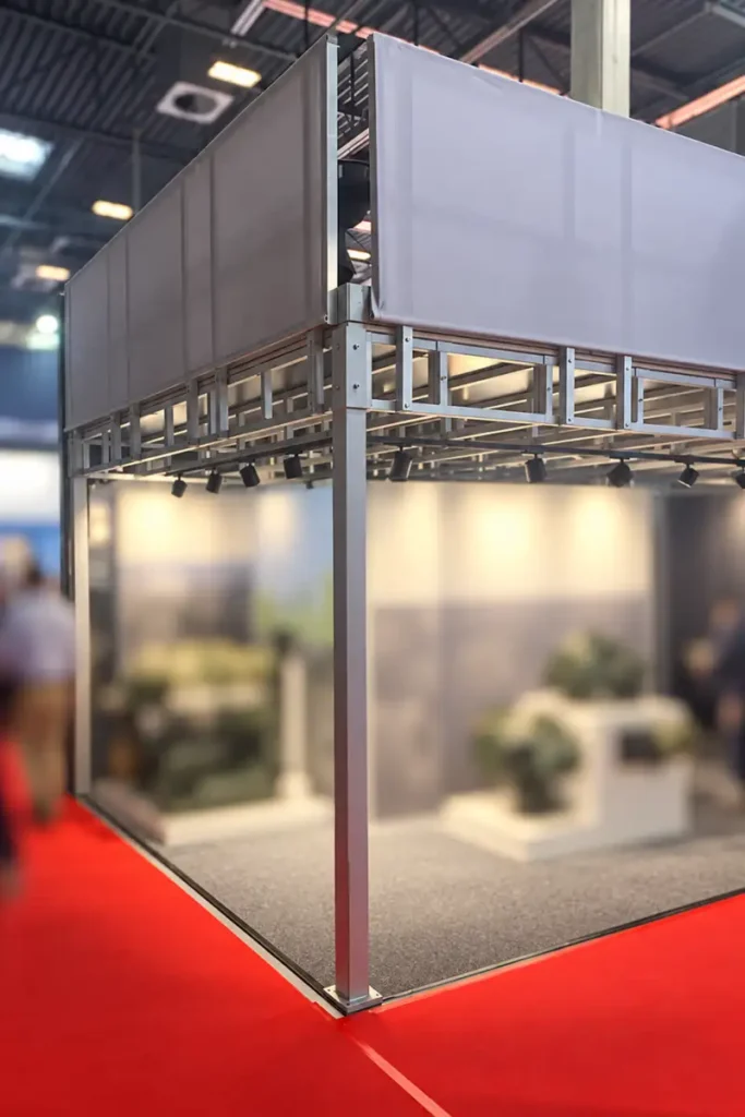 Antresola targowa 4x8 m JN Projekt na MSPO 2026 – dwa poziomy
